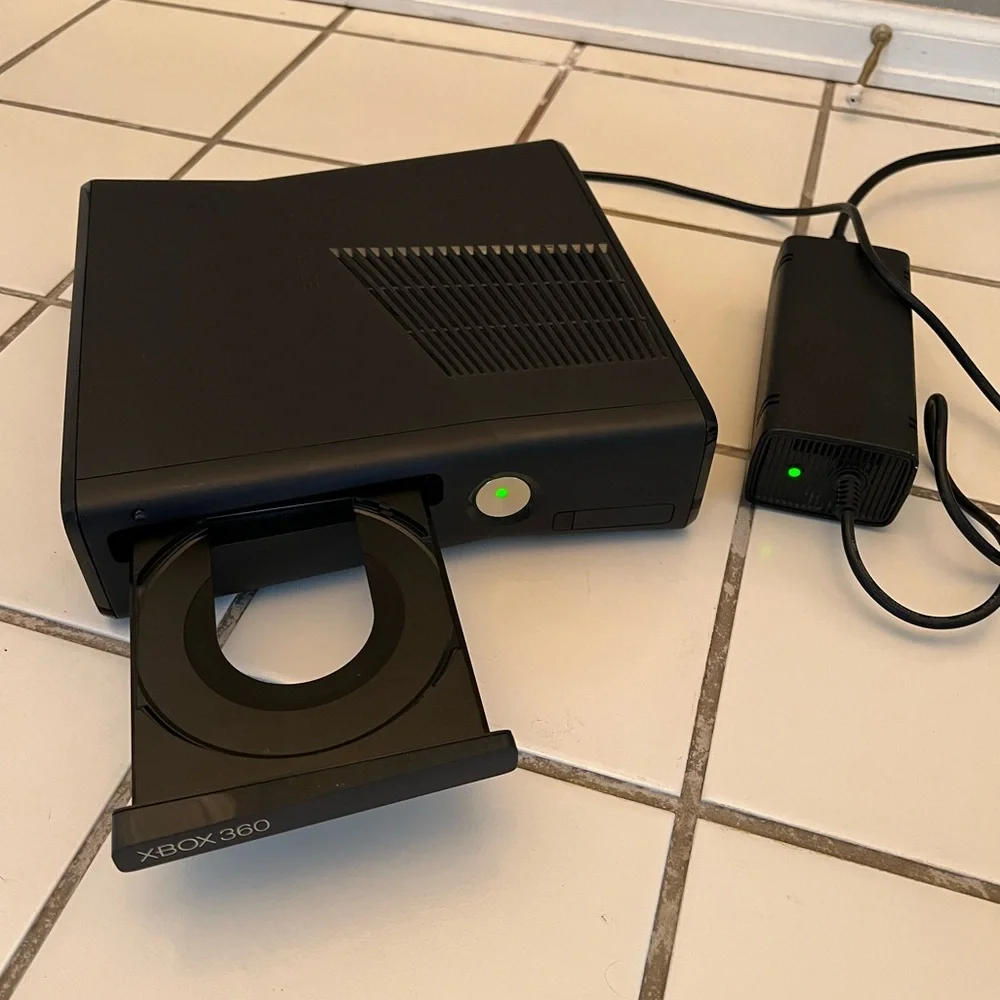 Black Xbox 360 S console